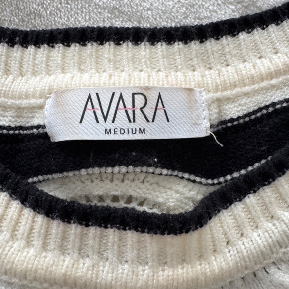 AVARA sleeveless sweater; shoulder ruffle; Medium - Picture 5 of 8